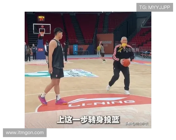 山东男篮分享训练片段纪民尚倾囊传授精准点拨常浩然于明鑫成长